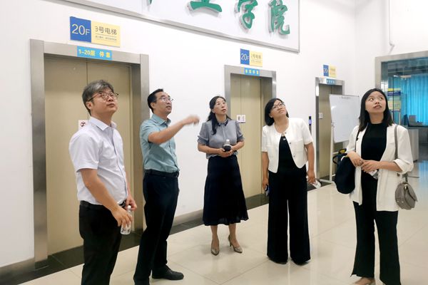 参观甘肃农业大学开云kaiyun官网入口教学科研平台_副本.jpg